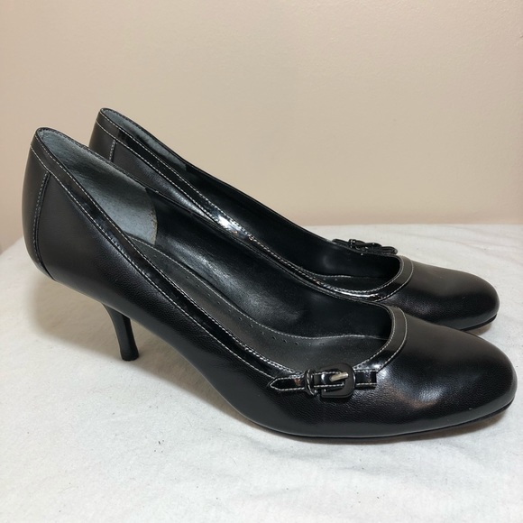 black pumps size 8.5